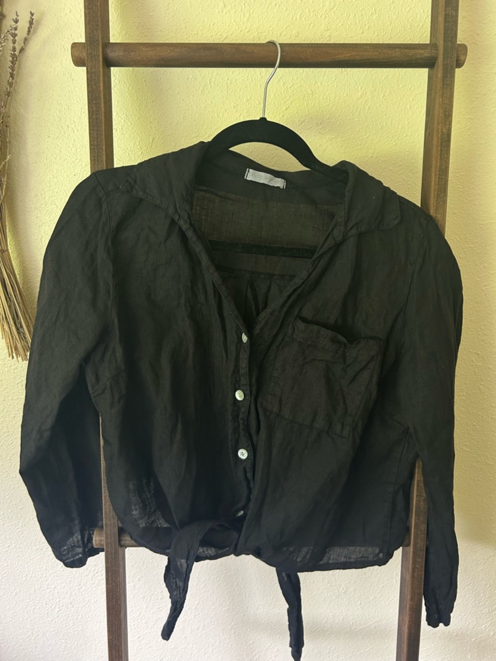 100% linen  Made In Italy Black Button-Up Tie-Hem Shirt
